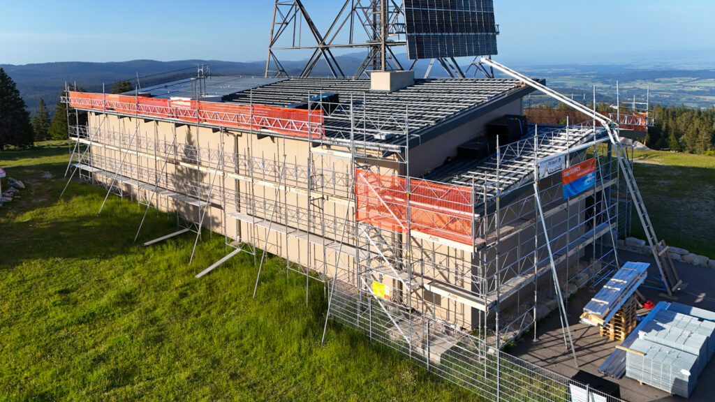Installation d’échafaudage sur bâtiment technique Swisscom